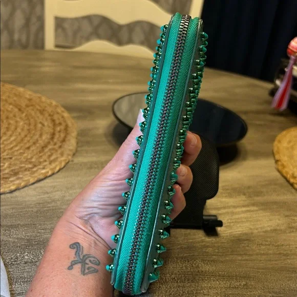 129. Christian Louboutin Green Zippy long wallet w/CoA - Picture 4 of 14